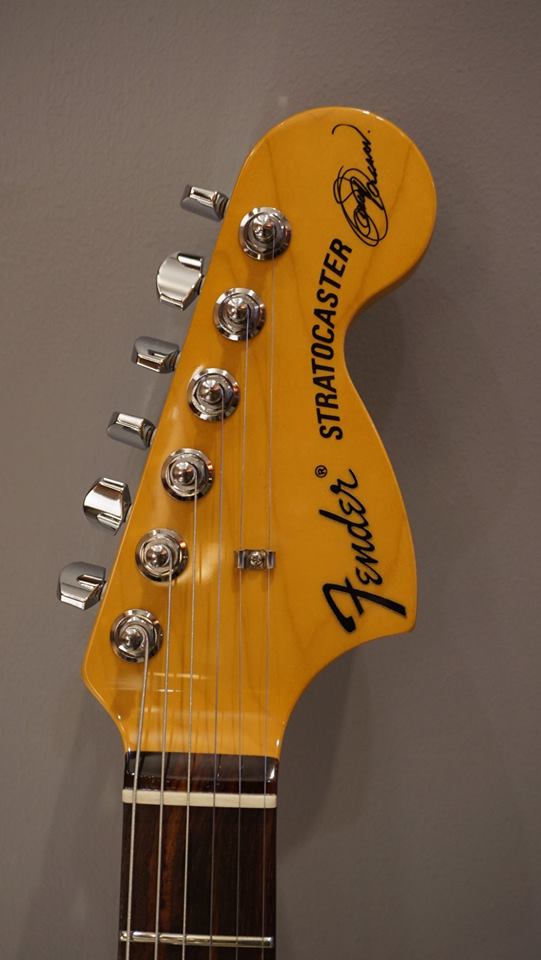 กีต้าร์ไฟฟ้า Fender Olarn Stratocaster